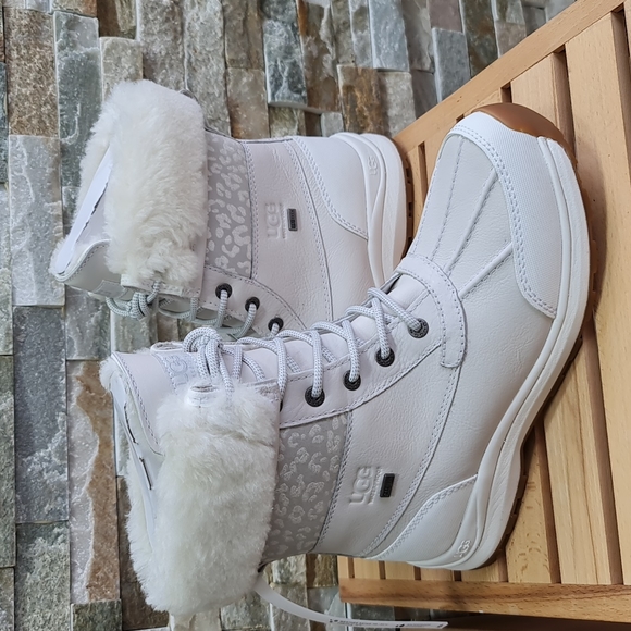 1  UGG Adirondack III Women's Boot  Snow Leopard - Picture 6 of 8